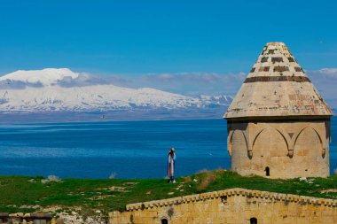 Carpanak adası ve Suphan dağı / VAN - Türkiye