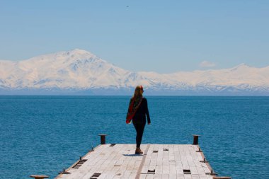 Carpanak adası ve Suphan dağı / VAN - Türkiye