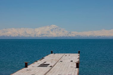 Carpanak adası ve Suphan dağı / VAN - Türkiye