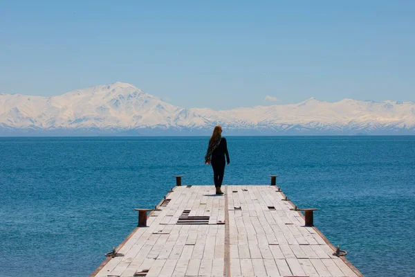 Carpanak adası ve Suphan dağı / VAN - Türkiye