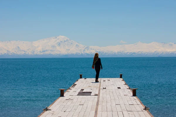 Carpanak adası ve Suphan dağı / VAN - Türkiye