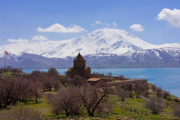 ⬇ Скачать Картинки Sevan Armenia, Стоковые Фото Sevan Armenia В.