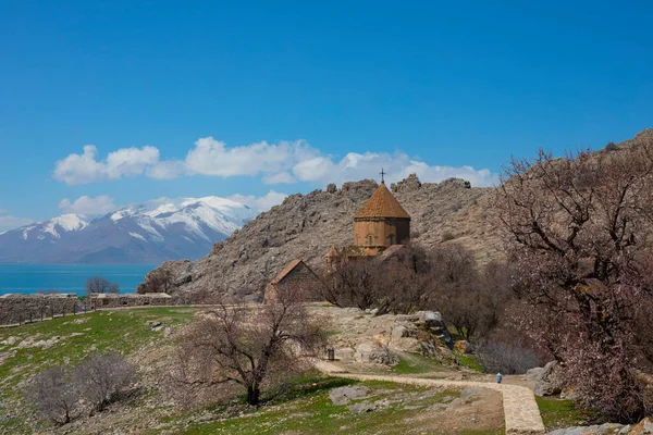 Akdamar Adası Ndaki Ermeni Kutsal Haç Katedrali Hindi Bulutlu Dekorasyon — Stok fotoğraf