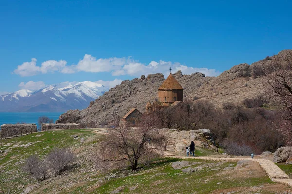 Akdamar Adası Ndaki Ermeni Kutsal Haç Katedrali Hindi Bulutlu Dekorasyon — Stok fotoğraf