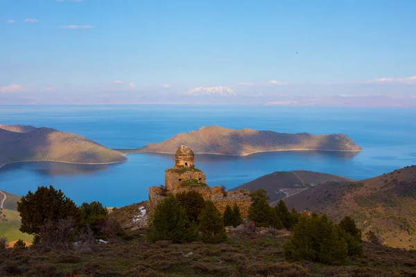 Ερείπια Της Εκκλησίας Του Αλτινσάκ Στη Λίμνη Βαν Της Τουρκίας — Φωτογραφία Αρχείου