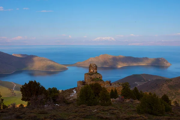 Ερείπια Της Εκκλησίας Του Αλτινσάκ Στη Λίμνη Βαν Της Τουρκίας — Φωτογραφία Αρχείου