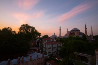 Türkiye 'nin İstanbul kentindeki Ayasofya Camii' nin dış görünüşü.