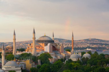 Türkiye 'nin İstanbul kentindeki Ayasofya Camii' nin dış görünüşü.
