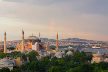 Türkiye 'nin İstanbul kentindeki Ayasofya Camii' nin dış görünüşü.