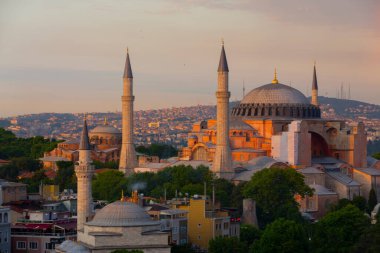 Türkiye 'nin İstanbul kentindeki Ayasofya Camii' nin dış görünüşü.