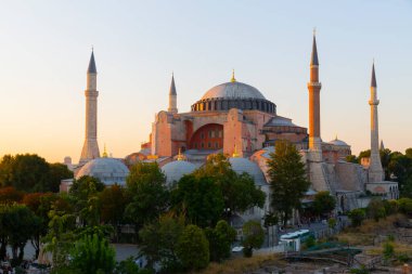 Türkiye 'nin İstanbul kentindeki Ayasofya Camii' nin dış görünüşü.