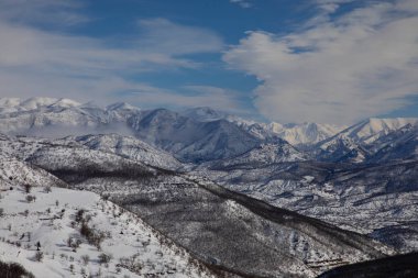 Tunceli-Mercan Dağları (Munzur) 3370 m. Kuzey Anadolu Dağları ve Güney Doğu Taurus Dağları çevresindeki Tunceli ve Erzincan illeri arasında yükselen merkez Taurus Dağları 'nın uzantısıdır..