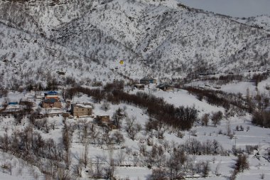 Tunceli-Mercan Dağları (Munzur) 3370 m. Kuzey Anadolu Dağları ve Güney Doğu Taurus Dağları çevresindeki Tunceli ve Erzincan illeri arasında yükselen merkez Taurus Dağları 'nın uzantısıdır..