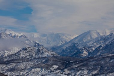 Tunceli-Mercan Dağları (Munzur) 3370 m. Kuzey Anadolu Dağları ve Güney Doğu Taurus Dağları çevresindeki Tunceli ve Erzincan illeri arasında yükselen merkez Taurus Dağları 'nın uzantısıdır..