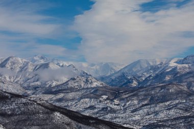 Tunceli-Mercan Dağları (Munzur) 3370 m. Kuzey Anadolu Dağları ve Güney Doğu Taurus Dağları çevresindeki Tunceli ve Erzincan illeri arasında yükselen merkez Taurus Dağları 'nın uzantısıdır..