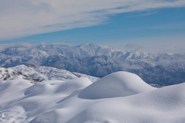 Tunceli-Mercan Dağları (Munzur) 3370 m. Kuzey Anadolu Dağları ve Güney Doğu Taurus Dağları çevresindeki Tunceli ve Erzincan illeri arasında yükselen merkez Taurus Dağları 'nın uzantısıdır..