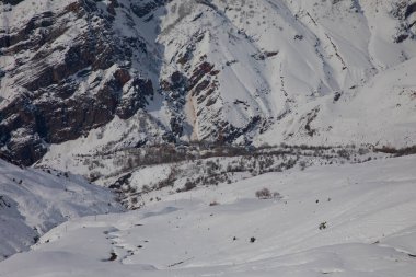 Tunceli-Mercan Dağları (Munzur) 3370 m. Kuzey Anadolu Dağları ve Güney Doğu Taurus Dağları çevresindeki Tunceli ve Erzincan illeri arasında yükselen merkez Taurus Dağları 'nın uzantısıdır..