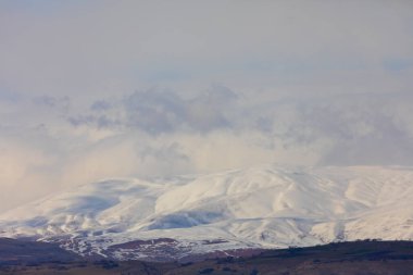 Tunceli-Mercan Dağları (Munzur) 3370 metredir. Tunceli ve Erzincan illeri arasında yükselen merkez Taurus Dağları ile Kuzey Anadolu Dağları ve Güneydoğu Taurus Dağları arasında uzanır..