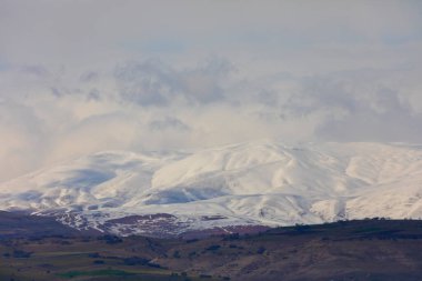 Tunceli-Mercan Dağları (Munzur) 3370 metredir. Tunceli ve Erzincan illeri arasında yükselen merkez Taurus Dağları ile Kuzey Anadolu Dağları ve Güneydoğu Taurus Dağları arasında uzanır..