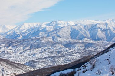 Munzur deresi ve Munzur Dağı, kış ve kar yağışı, Tunceli - Türkiye.