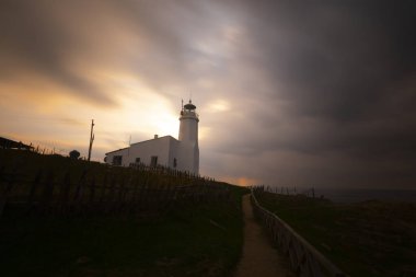 Inceburun 'daki deniz feneri. Sinop, Türkiye. İnceburun, Türkiye 'nin en kuzey noktasıdır.