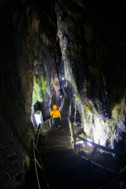 Sinop, Türkiye 'deki İnalti Mağarası. Nalt Magarasi Sinop 'ta ziyaret edilecek en popüler yerlerden biridir..