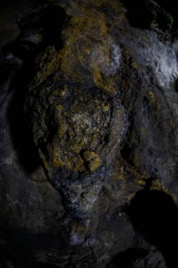 Sinop, Türkiye 'deki İnalti Mağarası. Nalt Magarasi Sinop 'ta ziyaret edilecek en popüler yerlerden biridir..