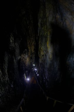 Sinop, Türkiye 'deki İnalti Mağarası. Nalt Magarasi Sinop 'ta ziyaret edilecek en popüler yerlerden biridir..