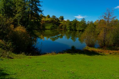 Savsat (Savsat) Karadeniz bölgesinin en güzel doğasına sahip nadir yerlerden biridir..
