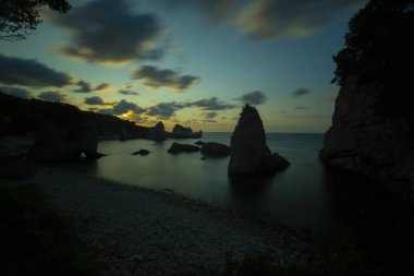 Türkiye 'nin Sile plajında güzel kaya oluşumu