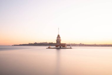 İstanbul şehri ve gün batımı, en güzel manzaralı Kule, Yeni Cami, Mavi Cami, Ayasofya, eski saat, topkapı sarayı, İstanbul 'un en güzel manzarası ve gün batımı.