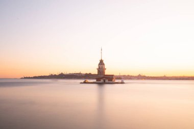 İstanbul şehri ve gün batımı, en güzel manzaralı Kule, Yeni Cami, Mavi Cami, Ayasofya, eski saat, topkapı sarayı, İstanbul 'un en güzel manzarası ve gün batımı.