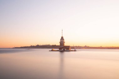 İstanbul şehri ve gün batımı, en güzel manzaralı Kule, Yeni Cami, Mavi Cami, Ayasofya, eski saat, topkapı sarayı, İstanbul 'un en güzel manzarası ve gün batımı.