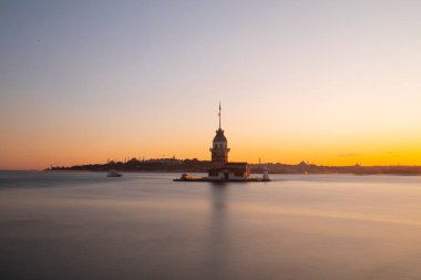 İstanbul şehri ve gün batımı, en güzel manzaralı Kule, Yeni Cami, Mavi Cami, Ayasofya, eski saat, topkapı sarayı, İstanbul 'un en güzel manzarası ve gün batımı.
