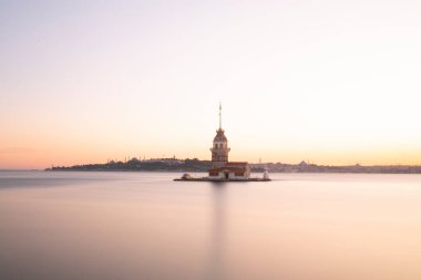 İstanbul şehri ve gün batımı, en güzel manzaralı Kule, Yeni Cami, Mavi Cami, Ayasofya, eski saat, topkapı sarayı, İstanbul 'un en güzel manzarası ve gün batımı.