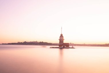 İstanbul şehri ve gün batımı, en güzel manzaralı Kule, Yeni Cami, Mavi Cami, Ayasofya, eski saat, topkapı sarayı, İstanbul 'un en güzel manzarası ve gün batımı.