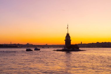 İstanbul şehri ve gün batımı, en güzel manzaralı Kule, Yeni Cami, Mavi Cami, Ayasofya, eski saat, topkapı sarayı, İstanbul 'un en güzel manzarası ve gün batımı.