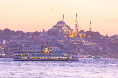 İstanbul şehri ve gün batımı, en güzel manzaralı Kule, Yeni Cami, Mavi Cami, Ayasofya, eski saat, topkapı sarayı, İstanbul 'un en güzel manzarası ve gün batımı.