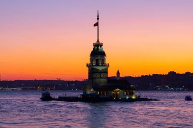 İstanbul şehri ve gün batımı, en güzel manzaralı Kule, Yeni Cami, Mavi Cami, Ayasofya, eski saat, topkapı sarayı, İstanbul 'un en güzel manzarası ve gün batımı.