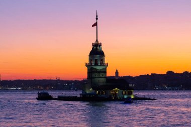 İstanbul şehri ve gün batımı, en güzel manzaralı Kule, Yeni Cami, Mavi Cami, Ayasofya, eski saat, topkapı sarayı, İstanbul 'un en güzel manzarası ve gün batımı.