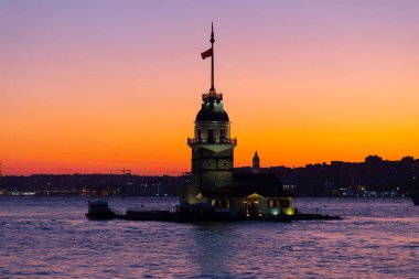 İstanbul şehri ve gün batımı, en güzel manzaralı Kule, Yeni Cami, Mavi Cami, Ayasofya, eski saat, topkapı sarayı, İstanbul 'un en güzel manzarası ve gün batımı.
