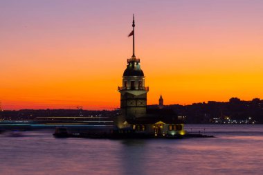 İstanbul şehri ve gün batımı, en güzel manzaralı Kule, Yeni Cami, Mavi Cami, Ayasofya, eski saat, topkapı sarayı, İstanbul 'un en güzel manzarası ve gün batımı.