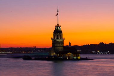 İstanbul şehri ve gün batımı, en güzel manzaralı Kule, Yeni Cami, Mavi Cami, Ayasofya, eski saat, topkapı sarayı, İstanbul 'un en güzel manzarası ve gün batımı.