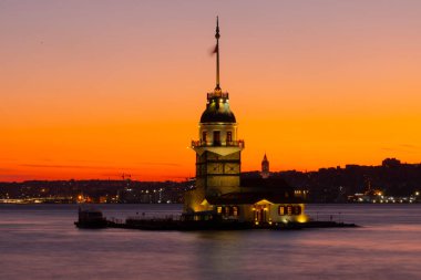 İstanbul şehri ve gün batımı, en güzel manzaralı Kule, Yeni Cami, Mavi Cami, Ayasofya, eski saat, topkapı sarayı, İstanbul 'un en güzel manzarası ve gün batımı.