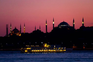 İstanbul şehri ve gün batımı, en güzel manzaralı Kule, Yeni Cami, Mavi Cami, Ayasofya, eski saat, topkapı sarayı, İstanbul 'un en güzel manzarası ve gün batımı.
