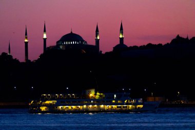 İstanbul şehri ve gün batımı, en güzel manzaralı Kule, Yeni Cami, Mavi Cami, Ayasofya, eski saat, topkapı sarayı, İstanbul 'un en güzel manzarası ve gün batımı.