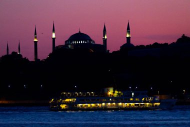 İstanbul şehri ve gün batımı, en güzel manzaralı Kule, Yeni Cami, Mavi Cami, Ayasofya, eski saat, topkapı sarayı, İstanbul 'un en güzel manzarası ve gün batımı.