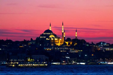 İstanbul şehri ve gün batımı, en güzel manzaralı Kule, Yeni Cami, Mavi Cami, Ayasofya, eski saat, topkapı sarayı, İstanbul 'un en güzel manzarası ve gün batımı.