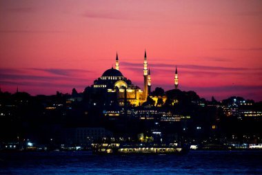İstanbul şehri ve gün batımı, en güzel manzaralı Kule, Yeni Cami, Mavi Cami, Ayasofya, eski saat, topkapı sarayı, İstanbul 'un en güzel manzarası ve gün batımı.