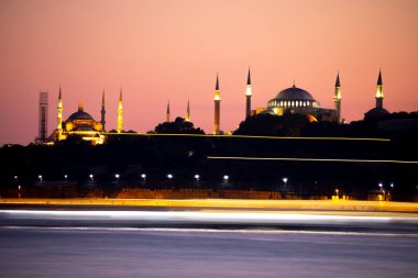 İstanbul şehri ve gün batımı, en güzel manzaralı Kule, Yeni Cami, Mavi Cami, Ayasofya, eski saat, topkapı sarayı, İstanbul 'un en güzel manzarası ve gün batımı.